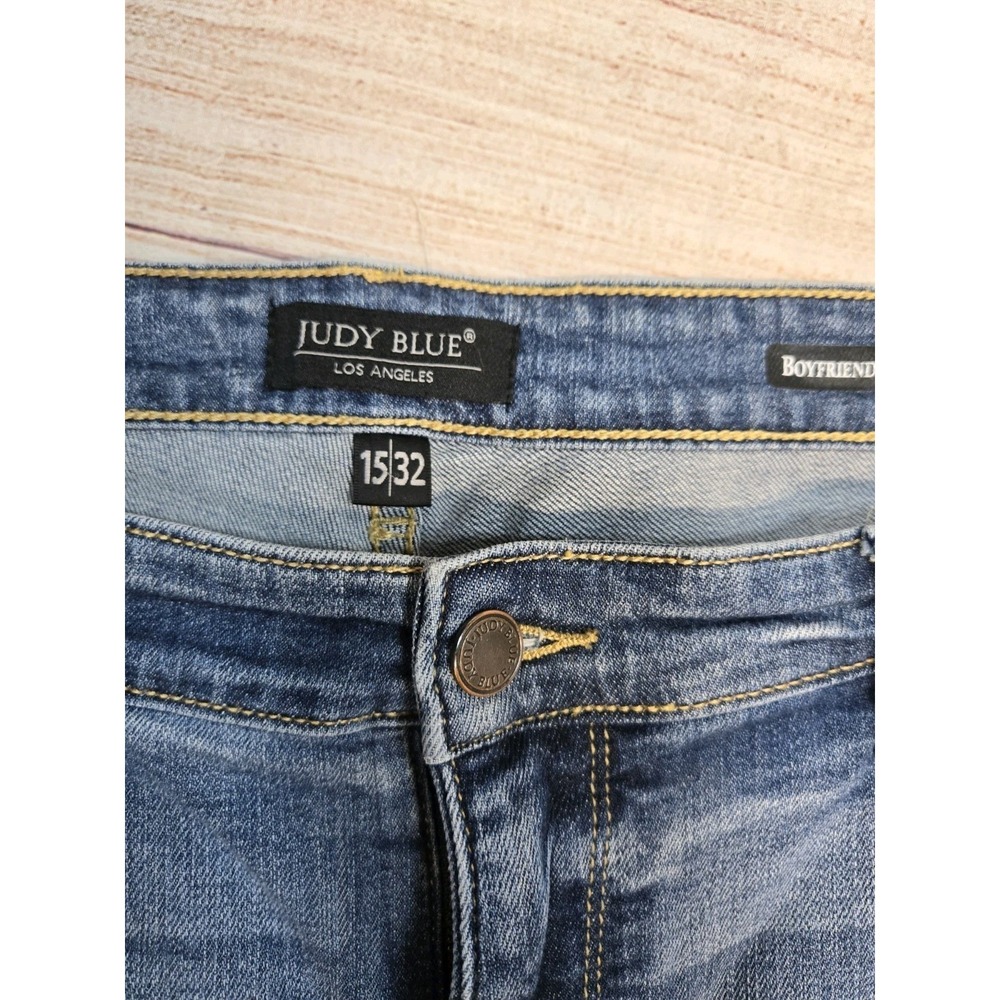 Judy Blue Women's Distressed Boyfriend Fit Jeans Size 15/32 Medium Wash Denim - Picture 2 of 12